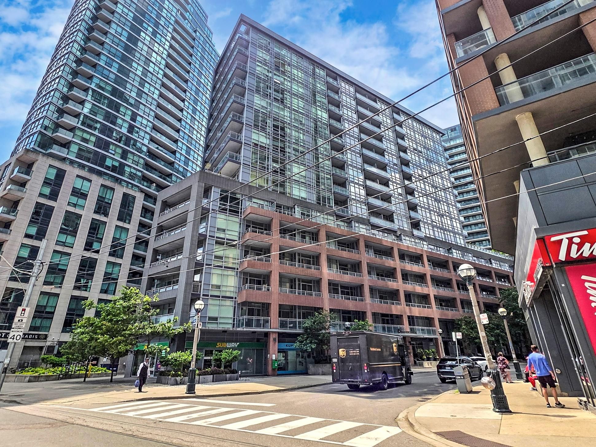 15 Bruyeres Mews - Downtown