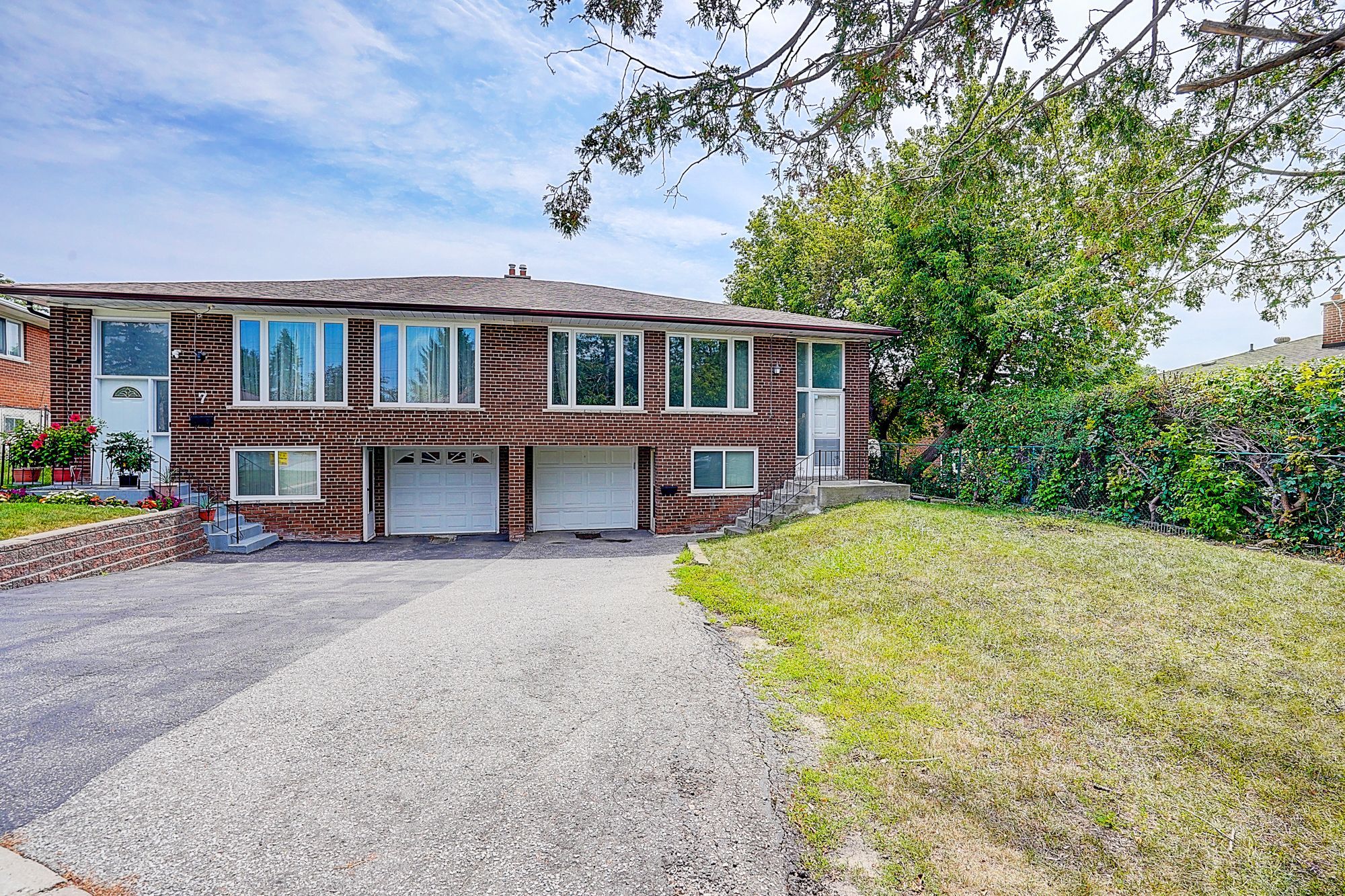 5 Foxhound Court - North York