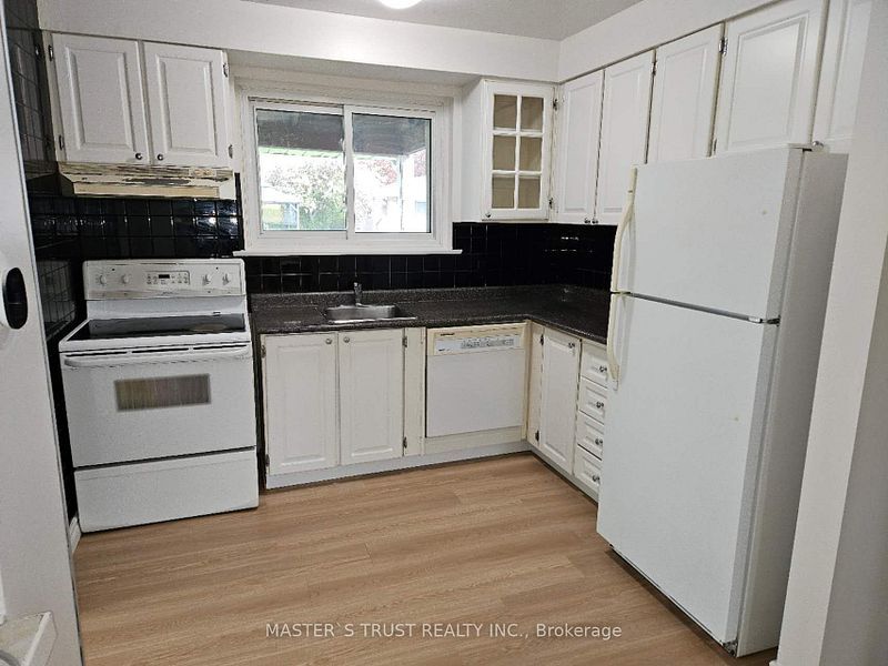 69 grove park Crescent - North York