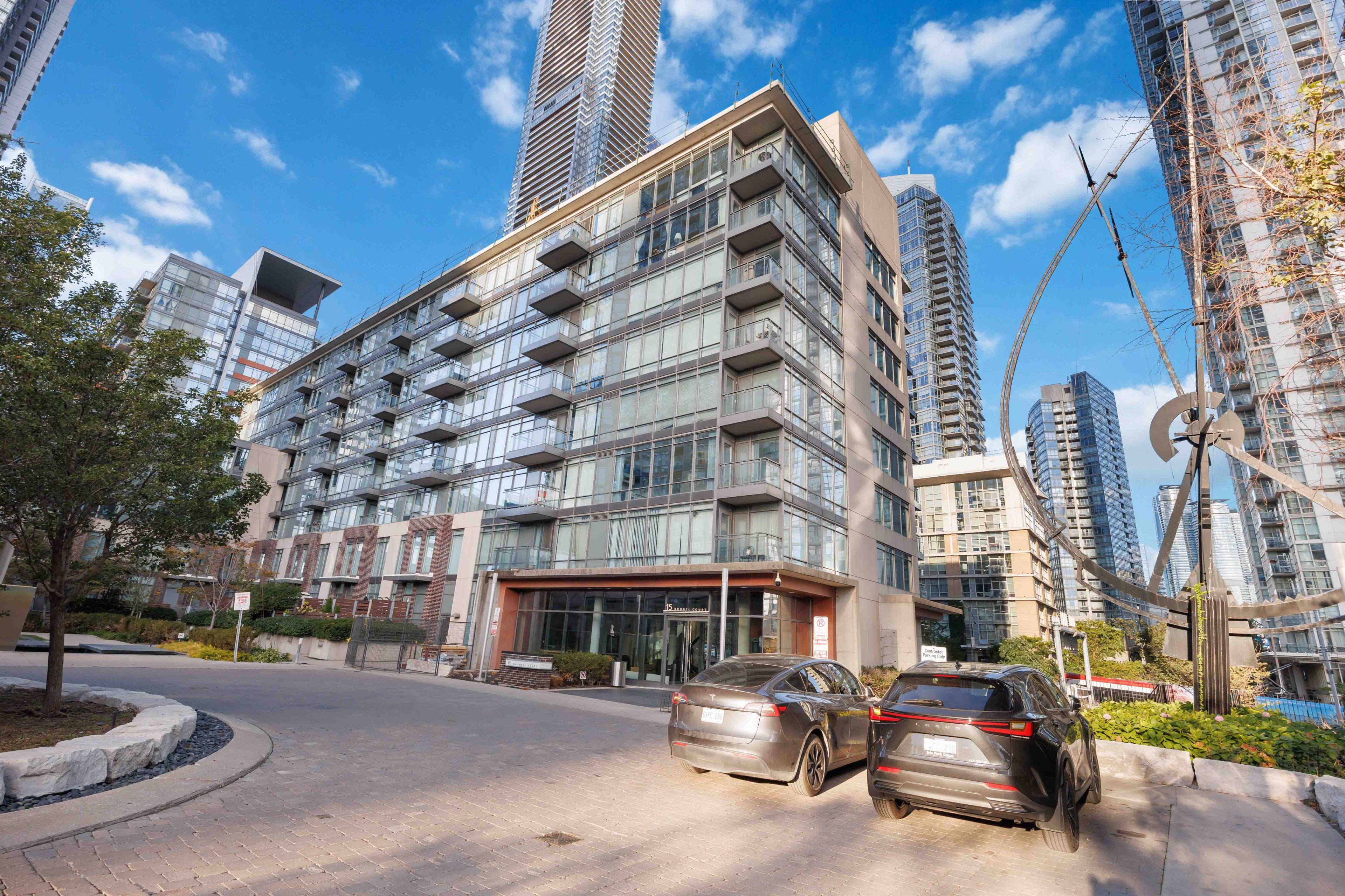 15 Brunel Court - Downtown