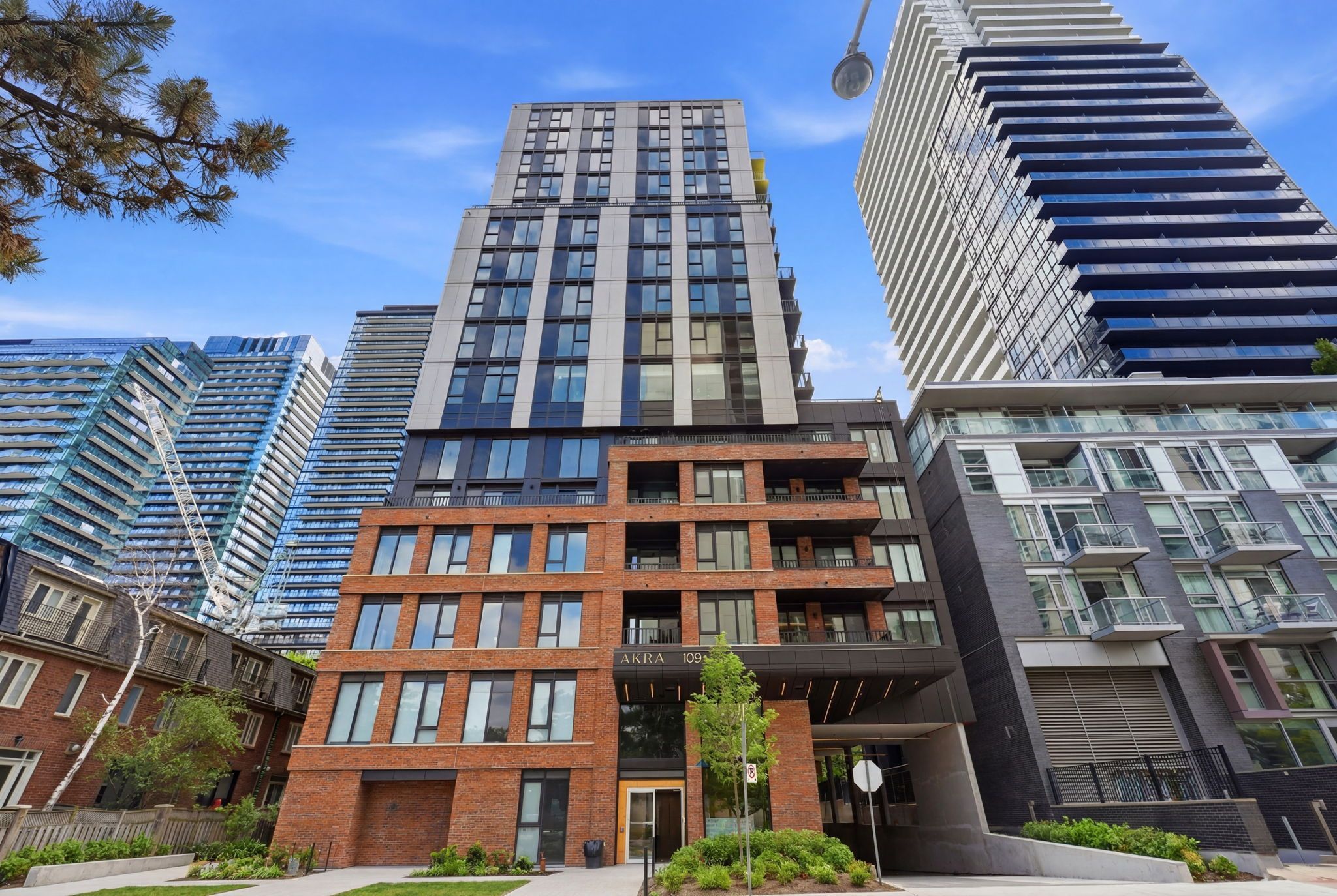 109 Erskine Avenue - Midtown