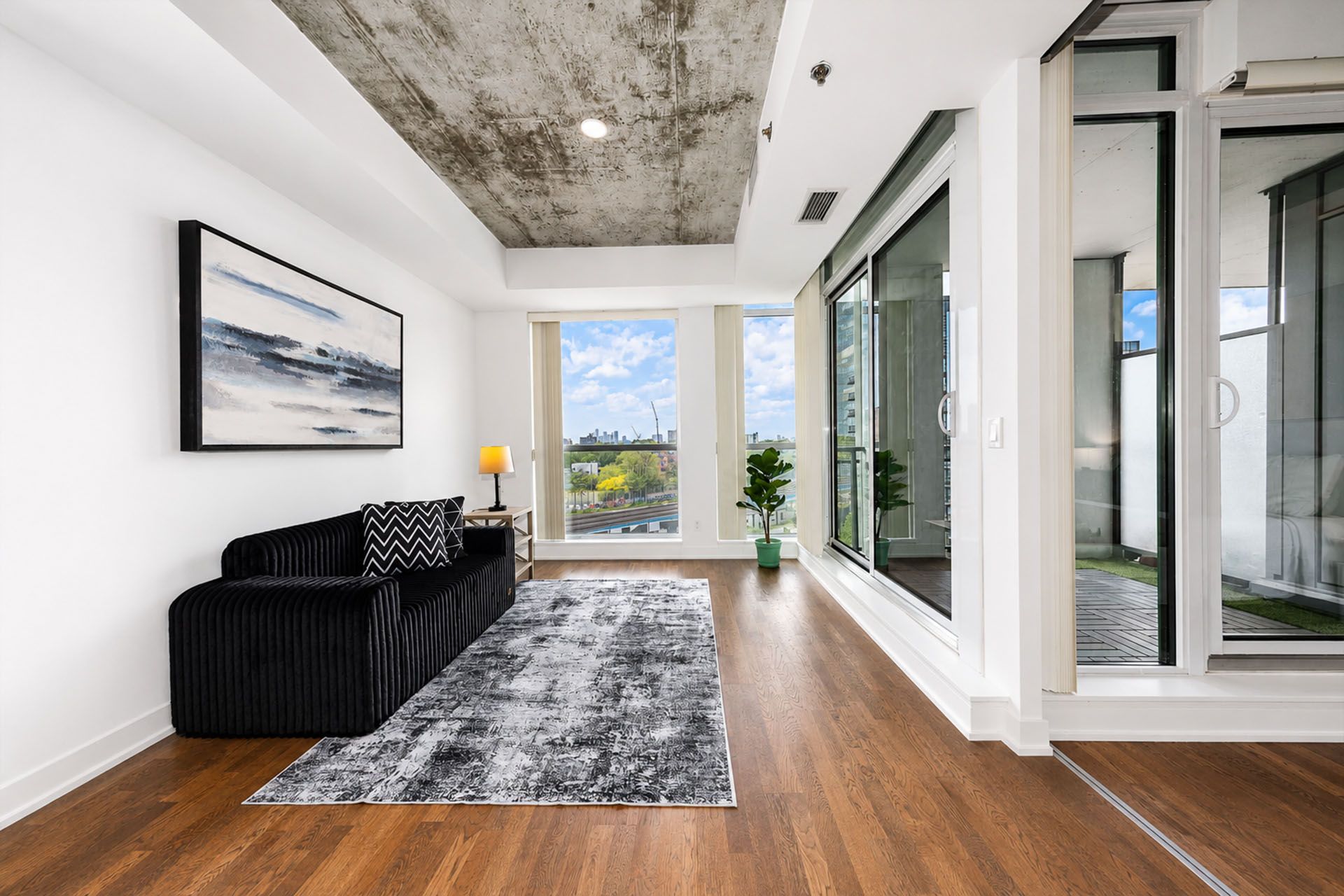 20 Minowan Miikan Lane - Downtown