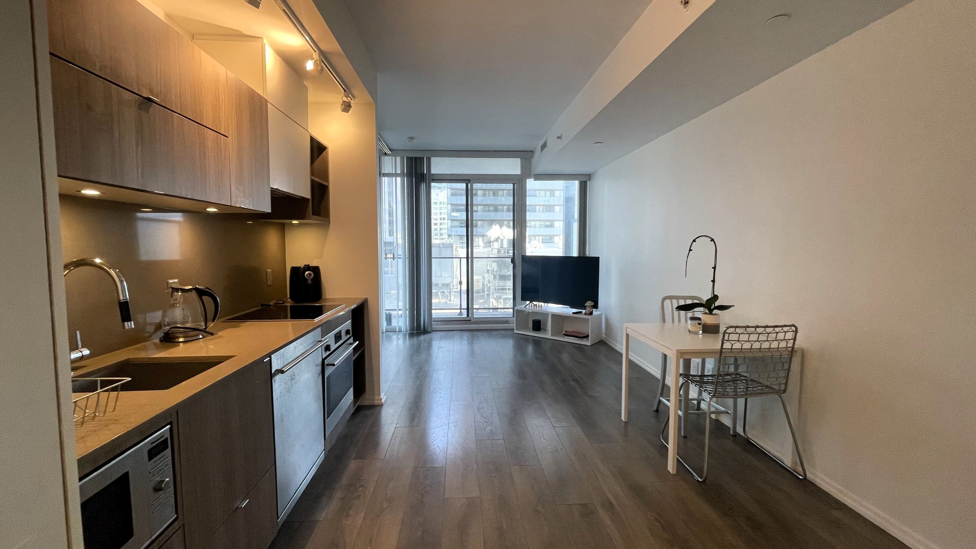 125 Peter Street - Downtown
