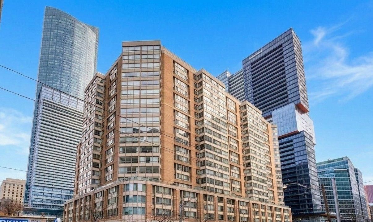 711 Bay Street - Downtown