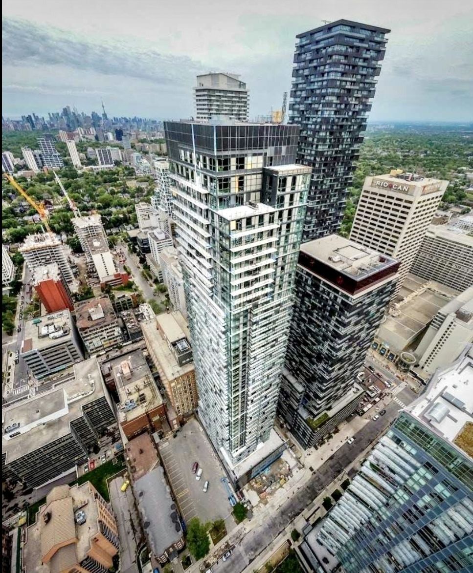 39 Roehampton Avenue - Midtown