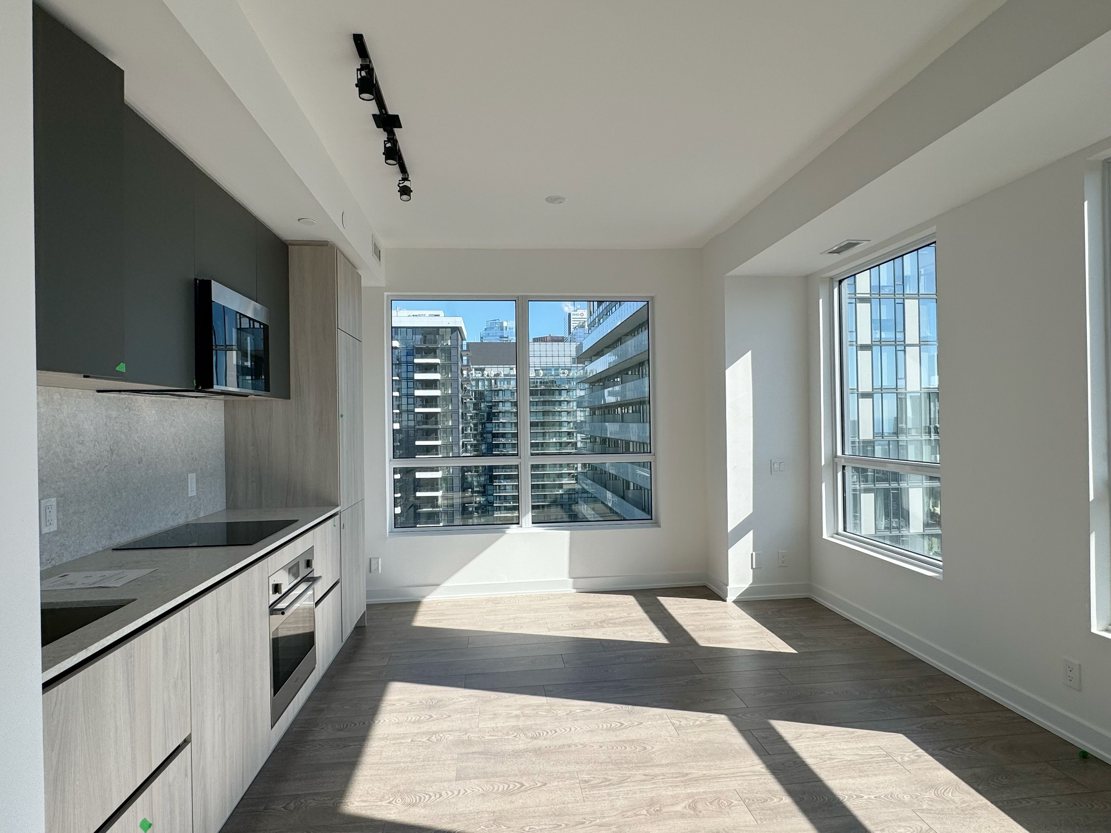 108 Peter Street - Downtown