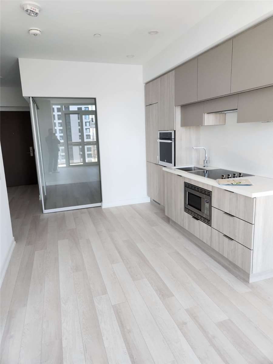 39 Roehampton Avenue - Midtown