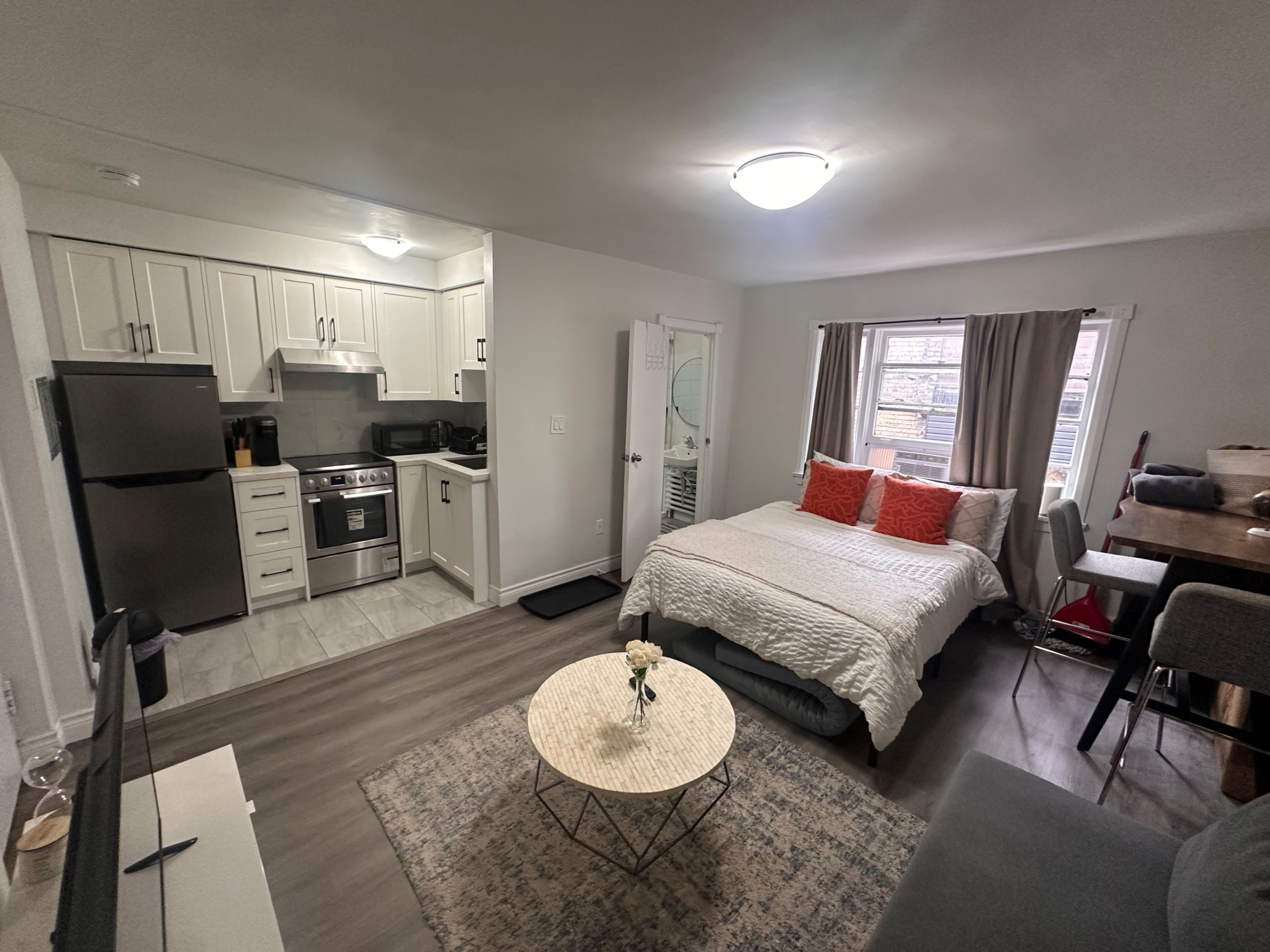 130 Macpherson Avenue - Northwest Downtown