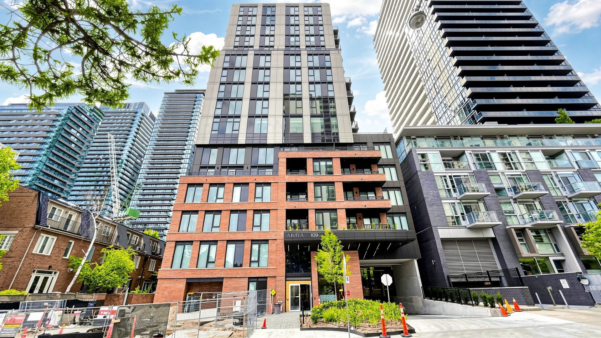 109 Erskine Avenue - Midtown