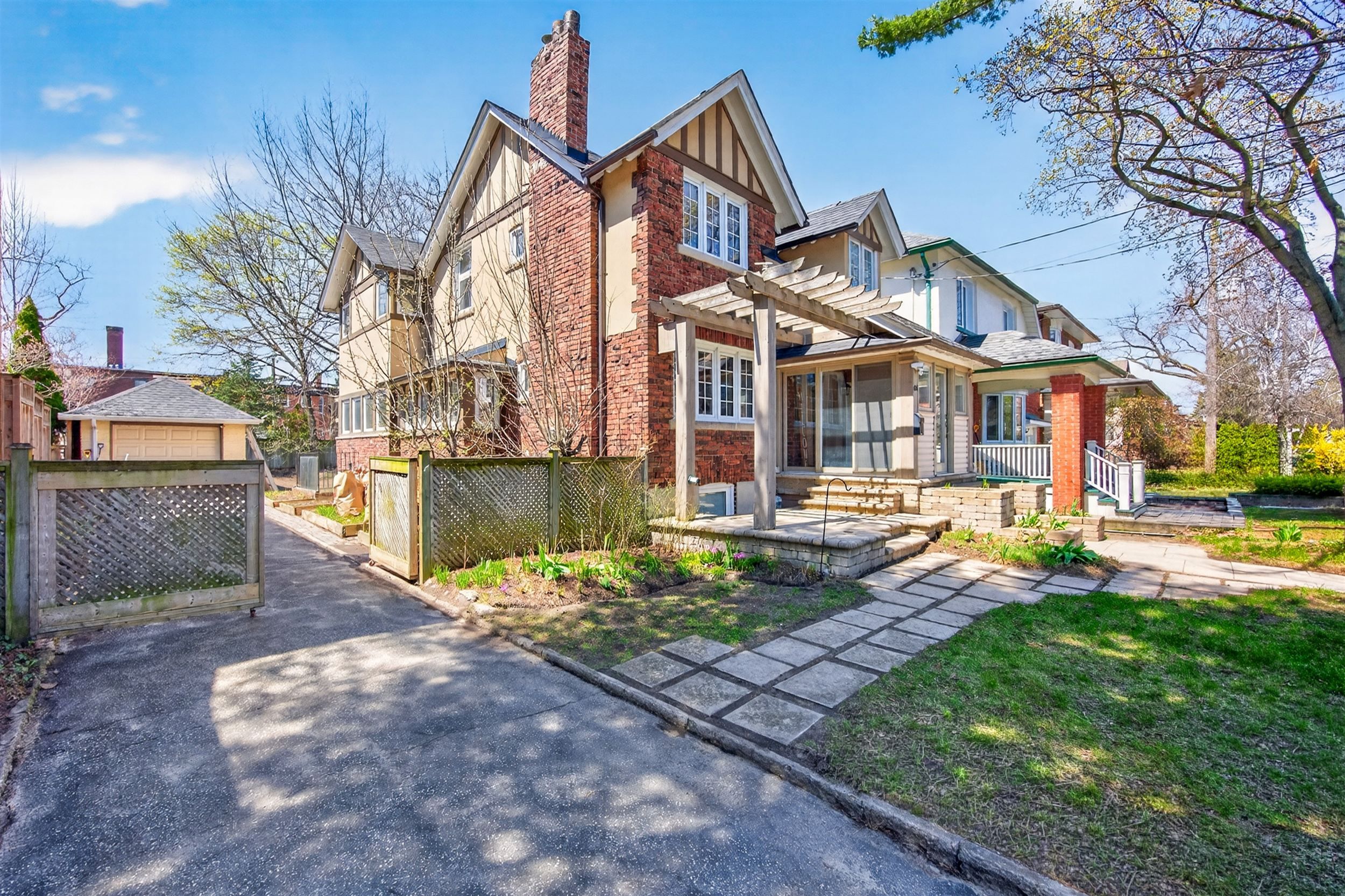 426 Armadale Avenue - The Junction