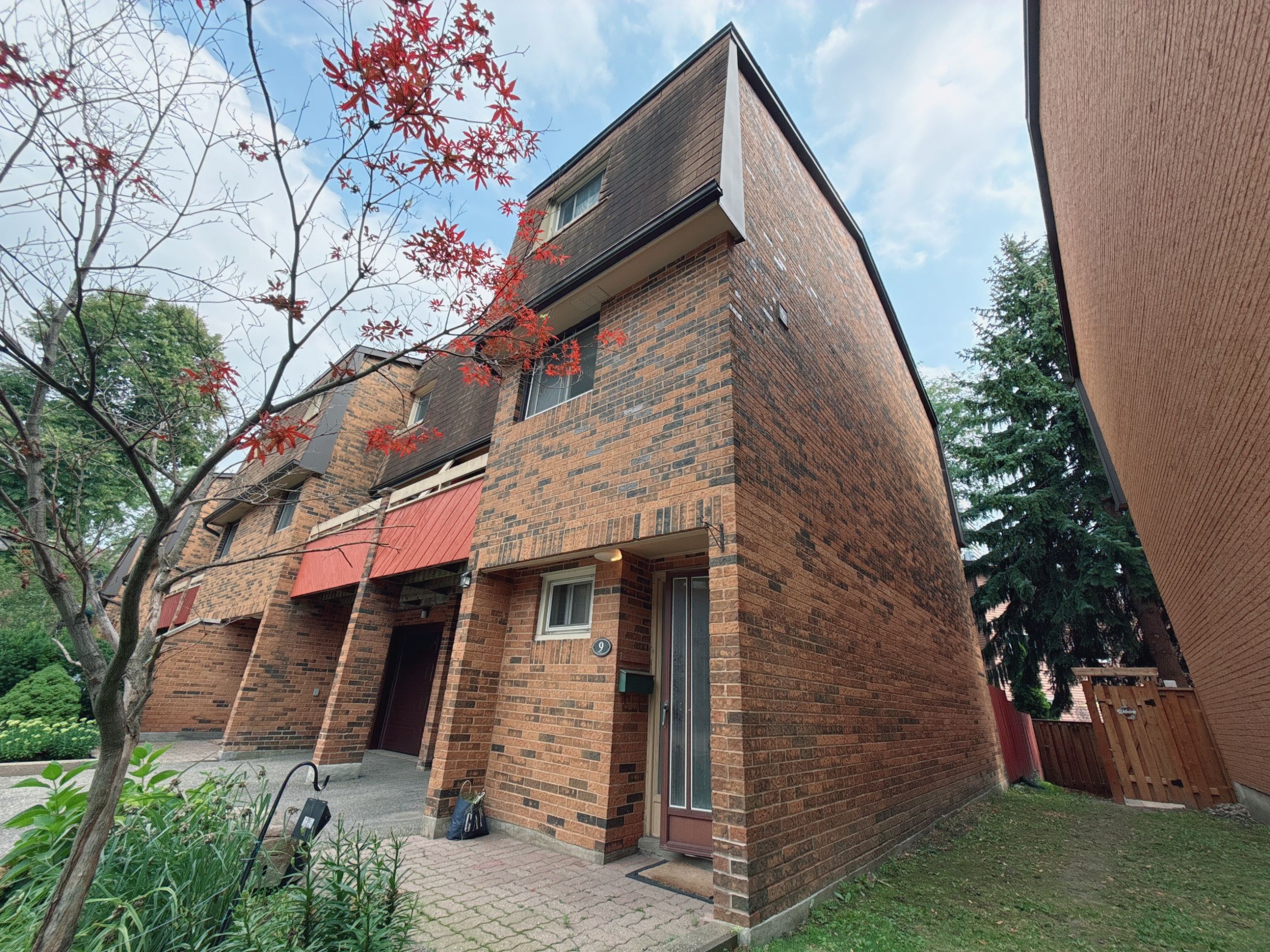 9 Poets Walkway N/A - North York