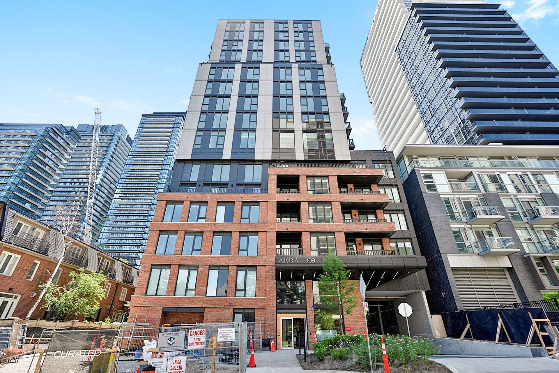 109 Erskine Avenue - Midtown