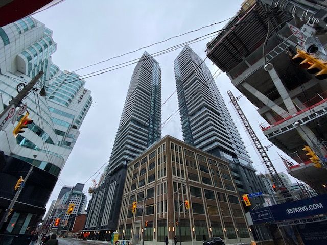 125 Blue Jays Way - Downtown