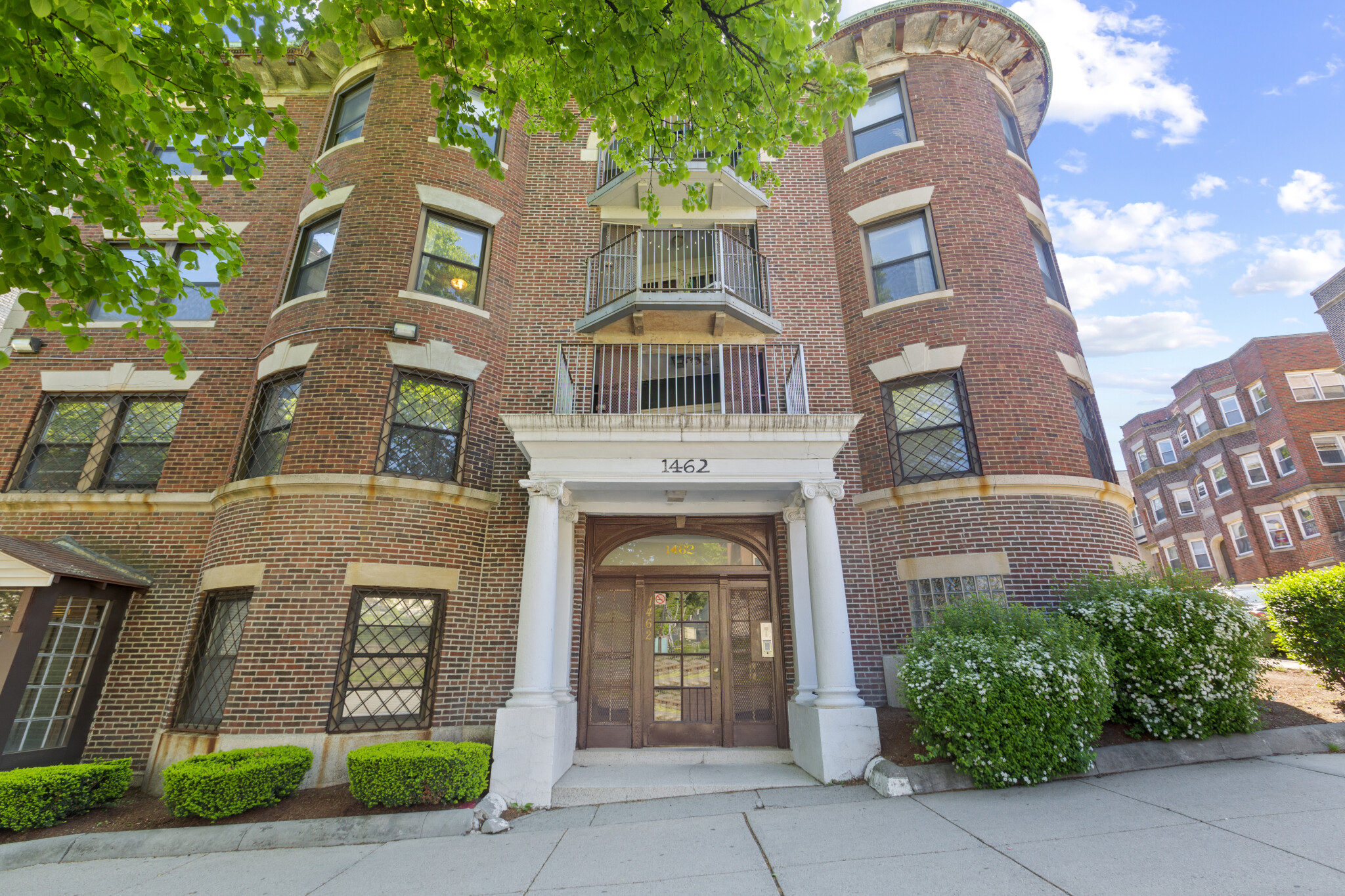 1462 Commonwealth - Brighton