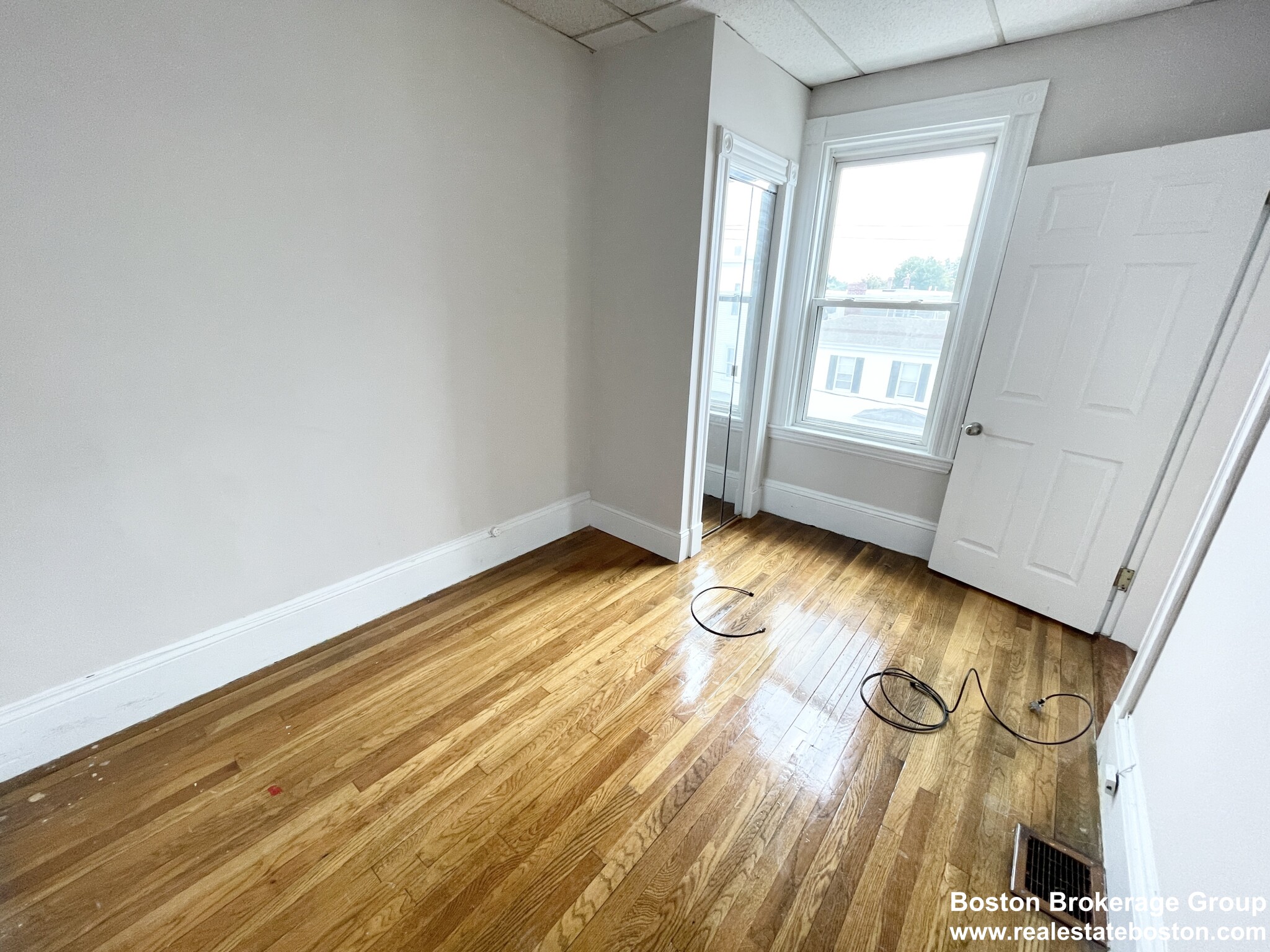 26-28 Harbor View - Dorchester