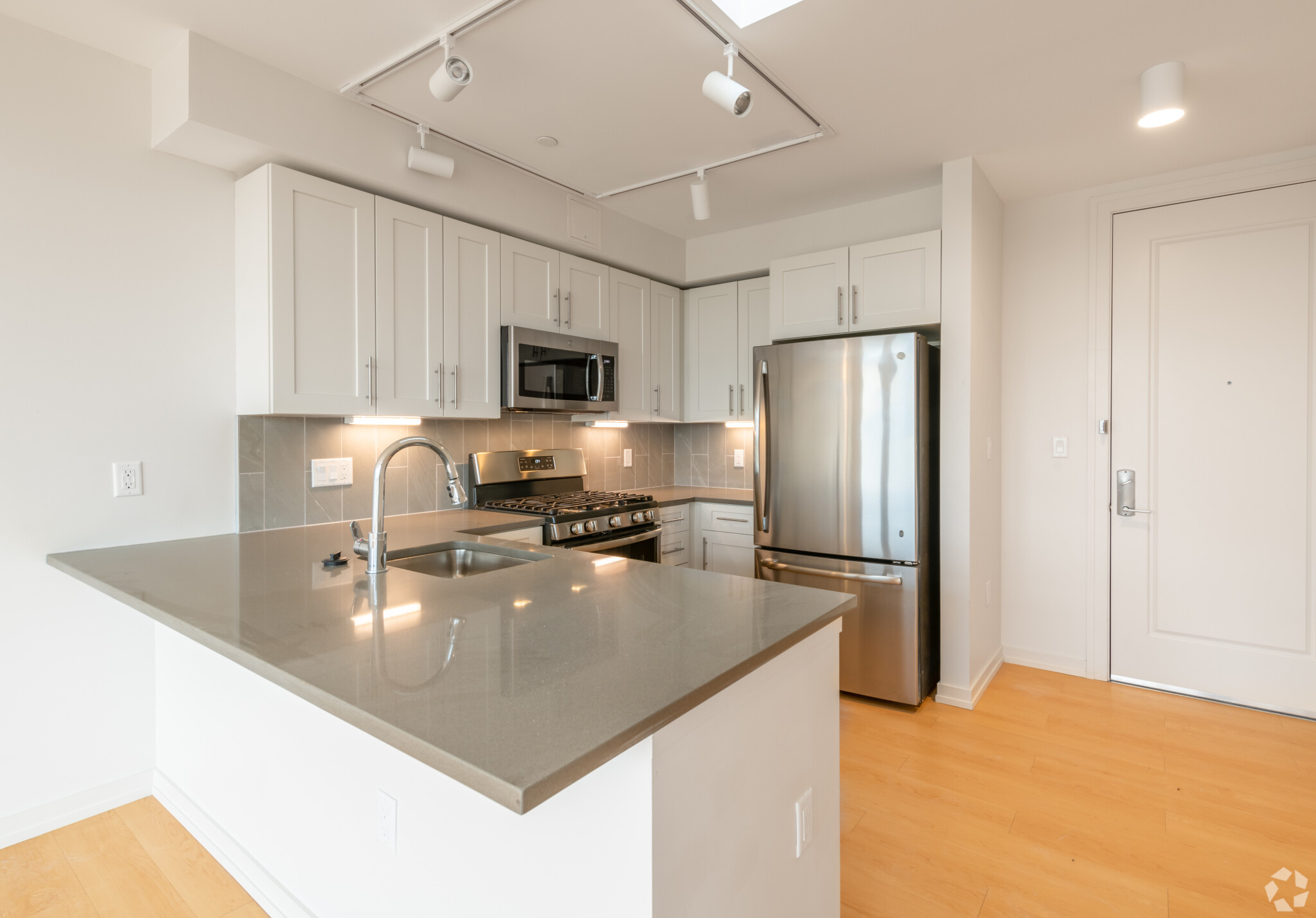 77 New St. - Neighborhood Nine